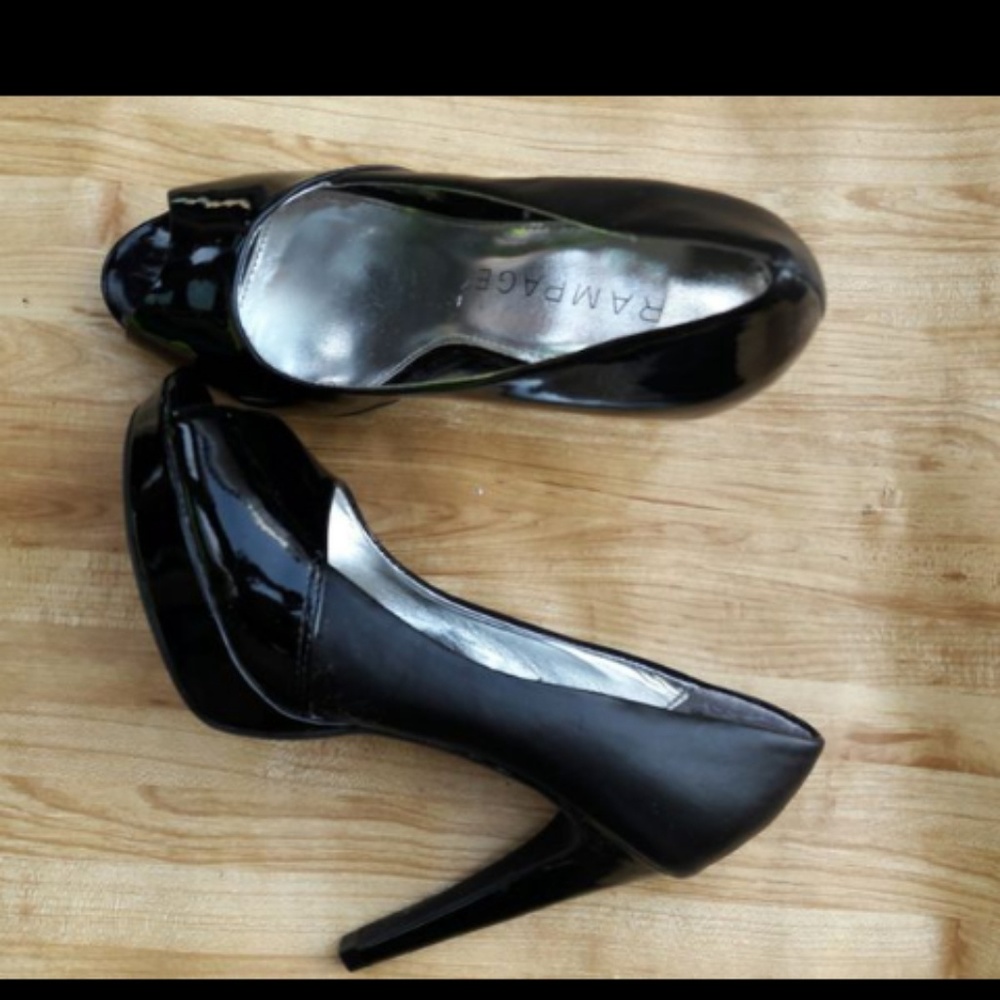 RAMPAGE Black Pumps